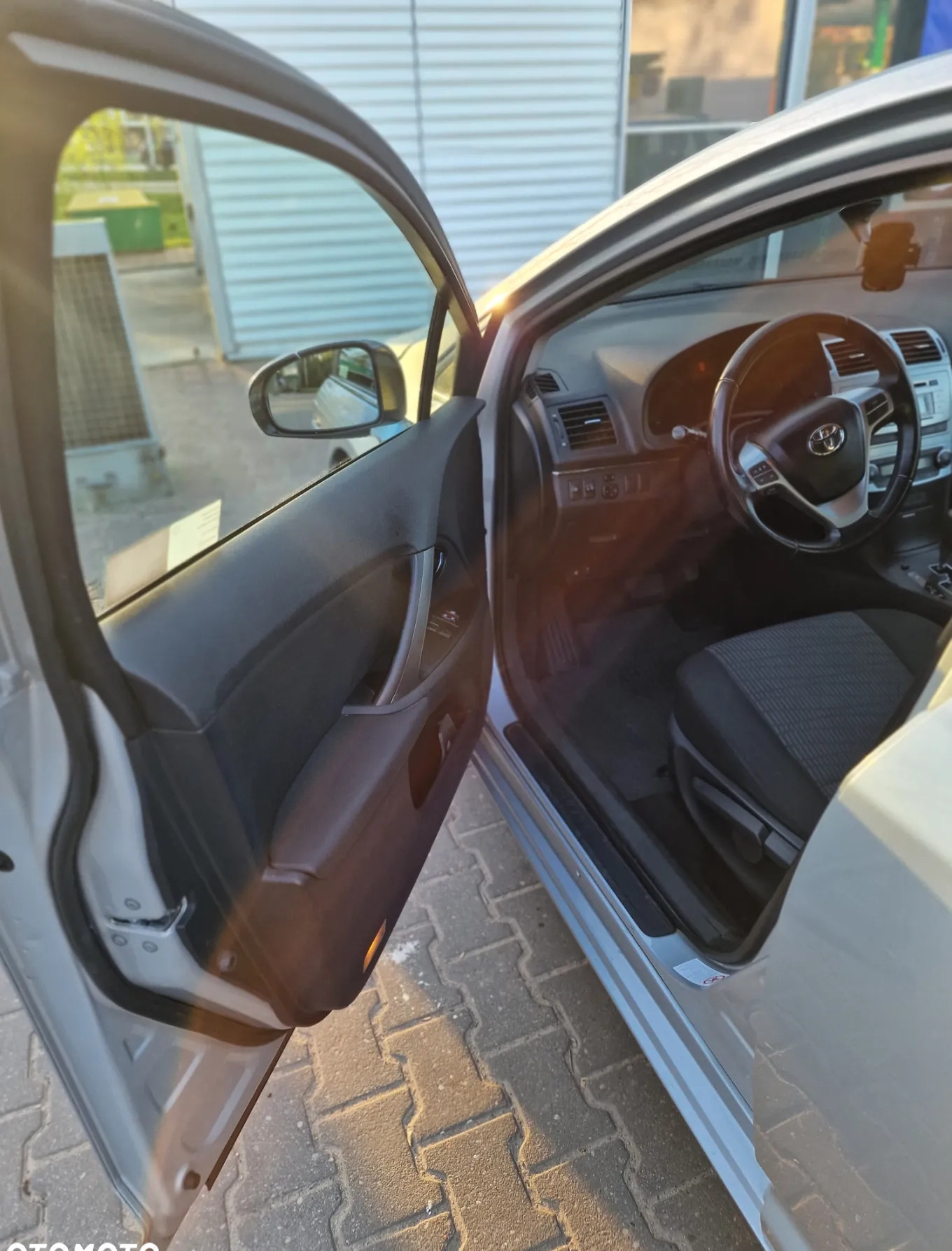 Toyota Avensis cena 42000 przebieg: 164600, rok produkcji 2013 z Warszawa małe 254
